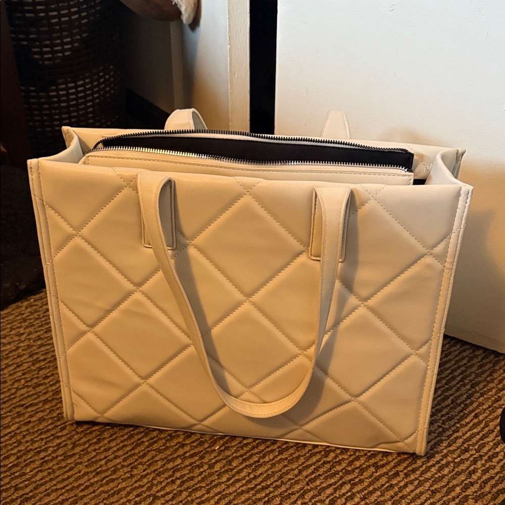 Elegant Cream Quilted Shoulder Bag, like new, only used once